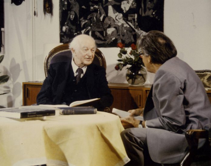 Doppelt Nobel Linus Pauling und Hans Kuhn im Gespräch.