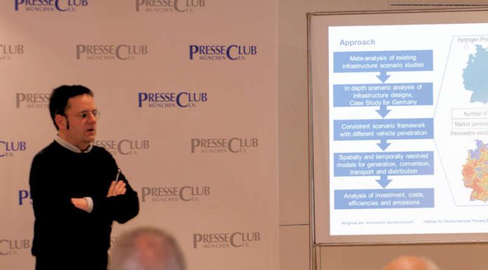 Grüner Strom für Millionen Autos Dr.-Ing. Thomas Grube, Gruppenleiter Mobilität am Institut für Energie- und Klimaforschung | IEK-3: Elektrochemische Verfahrenstechnik des Forschungszentrums Jülich beim TELI-Jour-fixe im Internationalen PresseClub München. (Bild: Peter Knoll)