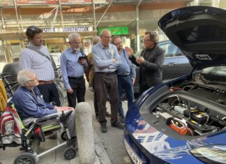 Unterhaltsam und lehrreich – ein Abend mit TV-Legende Jean Pütz und CEO Frank Obrist: Wie zu Hobbythek-Zeiten Frank Obrist stellt erstes klimapositives Auto vor