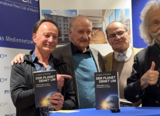 DER PLANET DENKT UM – Eine anspruchsvolle Buchpräsentation Illustre Runde bei der Buchvorstellung des neuen Buchs von Tilman Steiner. (v.l.n.r.: Wolfgang Goede, Tilman Steiner, Arno Kral, Jean Pütz)