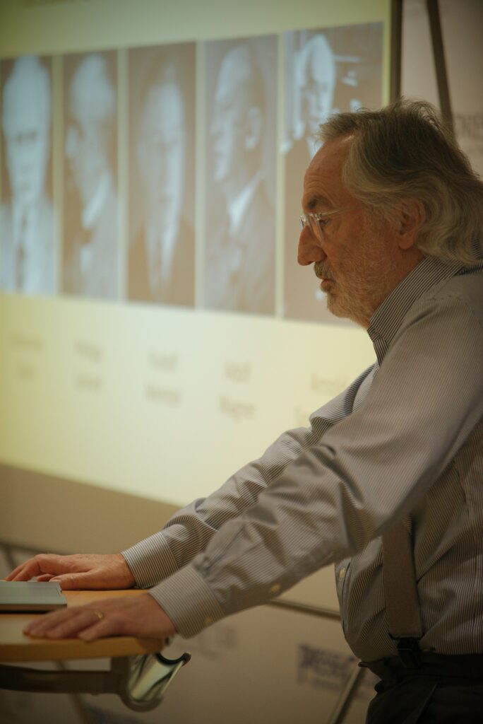 Hitlers Atomprogramm und wie Forschende in autoritären Systemen unter Druck stehen waren Thema von Professor Walkers Vortrag im Presseclub.