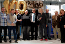 Geburtstag Nr. 2 x 3 x 3 x 5 – Von Herzen: Alles Gute, Jean Glücks-Pütz! Helmut Scheel, Peter Knoll, Wolfgang Goede, Nina Eichinger, Arno Kral, Jean Pütz, Gert Voland, Dietmar Schmidt, Katrin Richthofer (v.l.)