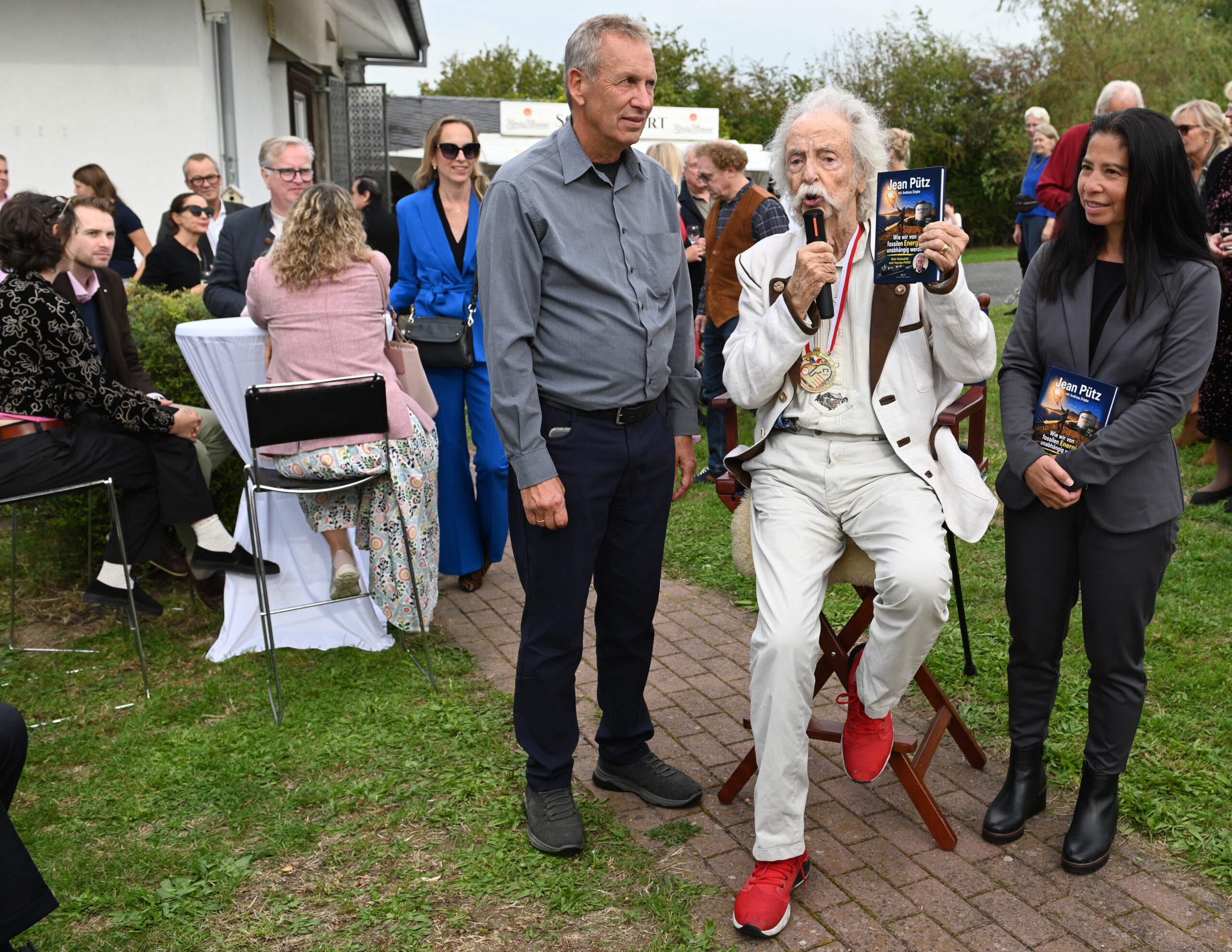 Jean Pütz: 90-jährige Legende kämpft für Toleranz und Technik im Dienst der Nachhaltigkeit Jean Pütz feiert seinen 90sten Geburtstag mit vielen Gästen.